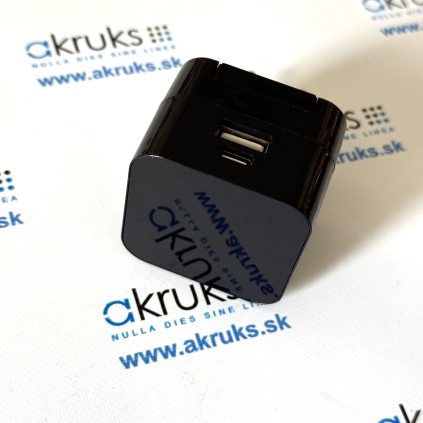 Špionážna WiFi nabíjačka s ukrytou IP kamerou a infra nočným videním - AKR-035 - z prednej strany